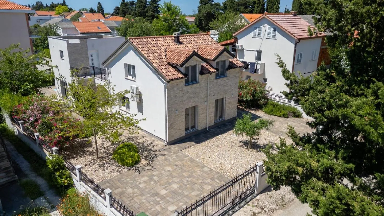 Apartment Villa Americana Privlaka  Kroatien